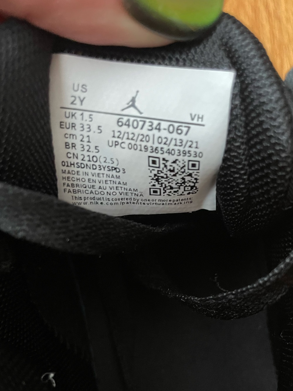Nike Jordans Kids Mid-Top Sneakers in Green, Black & White - Picture 4 of 8